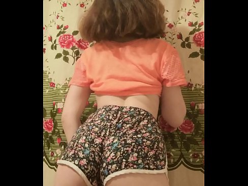❤️ Seksīga jauna skaistule izģērbjas no šortiem kamerā Seks video pie porno lv.123sex.ru