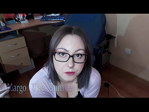 ❤️ Seksīga meitene ar brillēm sūc dildo dziļi kamerā Seks video pie porno lv.123sex.ru